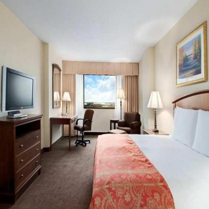 DoubleTree by Hilton Hotel Houston Hobby Airport - image 18