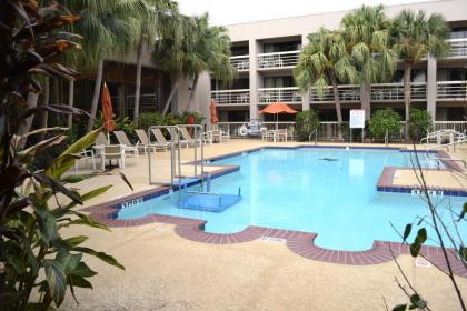 DoubleTree by Hilton Hotel Houston Hobby Airport - image 7
