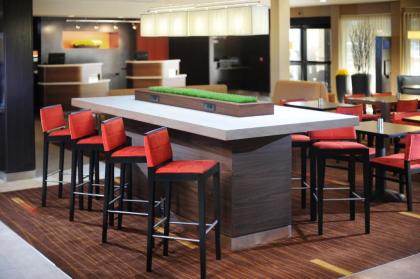 Courtyard by Marriott Houston Hobby Airport - image 2