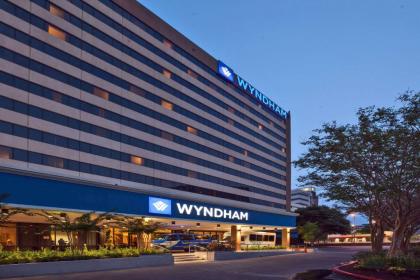 Wyndham Houston Medical Center Hotel and Suites - image 11