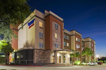 Fairfield Inn & Suites Houston Hobby Airport - image 1