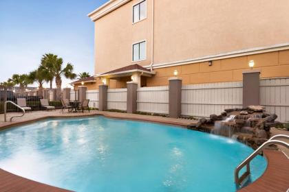 Days Inn & Suites by Wyndham Houston Hobby Airport - image 15