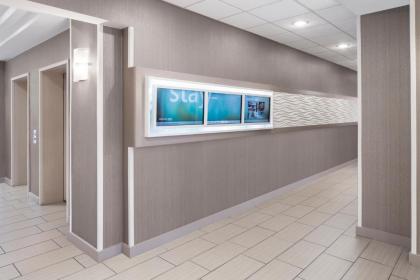 SpringHill Suites Houston Hobby Airport - image 15