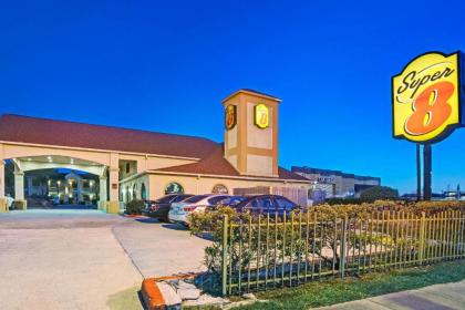 Super 8 by Wyndham Houston Hobby Airport South - image 2