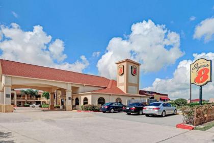 Super 8 by Wyndham Houston Hobby Airport South - image 8