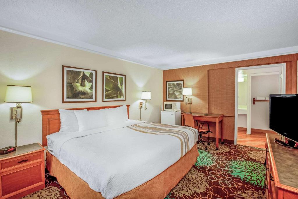 La Quinta Inn by Wyndham Houston Greenway Plaza Medical Area - image 7