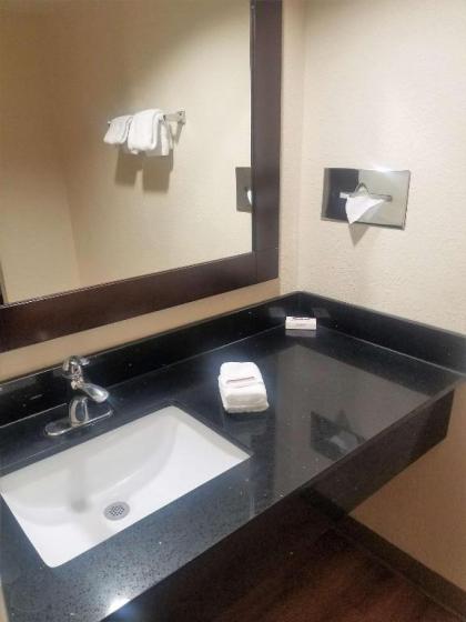 Red Roof Inn & Suites Houston - Hobby Airport - image 15