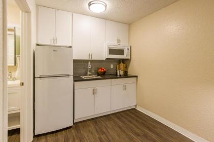 InTown Suites Extended Stay Select Houston TX 290 Hollister - image 10