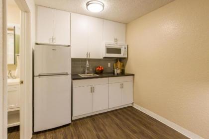InTown Suites Extended Stay Houston TX-Hobby Airport - image 10
