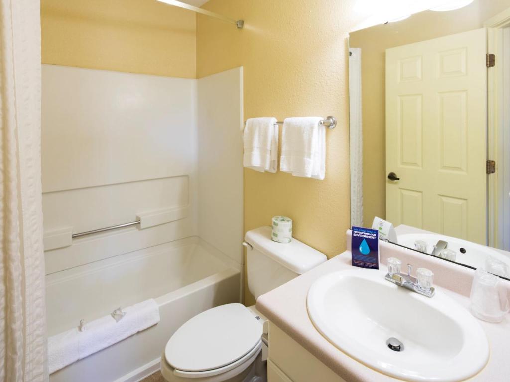 InTown Suites Extended Stay Houston TX-Hobby Airport - image 4