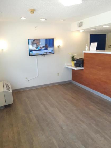 InTown Suites Extended Stay Houston/Westchase - image 3