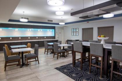 La Quinta by Wyndham Houston East at Normandy - image 12