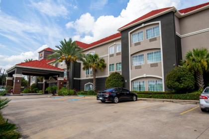 La Quinta by Wyndham Houston East at Normandy - image 8