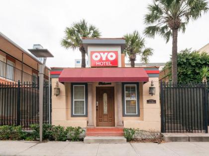 OYO Hotel & Apartments Houston Galleria - image 19