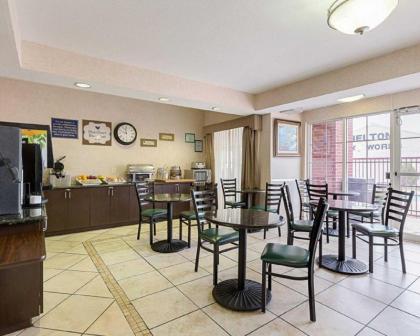 Mainstay Suites Texas Medical Center/Reliant Park - image 6
