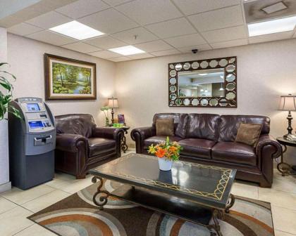 Mainstay Suites Texas Medical Center/Reliant Park - image 7