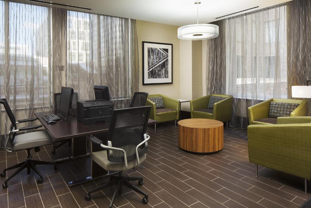 SpringHill Suites by Marriott Houston Downtown/Convention Center - image 7