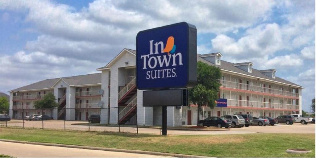InTown Suites Extended Stay Houston/Highway 6 - image 2