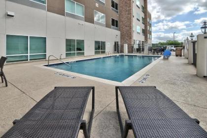 Holiday Inn Express & Suites - Houston East - Beltway 8 an IHG Hotel - image 5