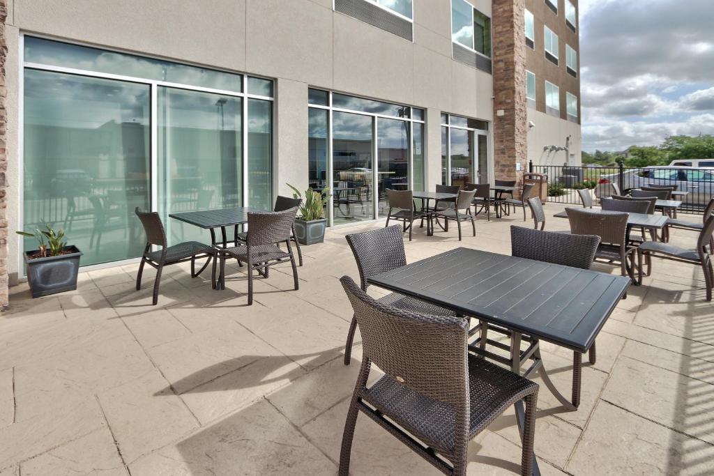Holiday Inn Express & Suites - Houston East - Beltway 8 an IHG Hotel - image 7