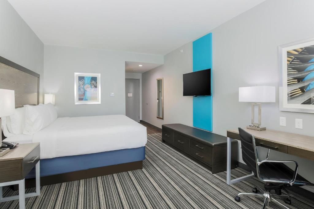 Holiday Inn Express & Suites Houston - Hobby Airport Area an IHG Hotel - image 7