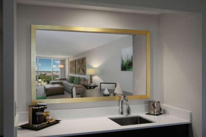 DoubleTree By Hilton Hotel At The Entrance To Universal - image 24