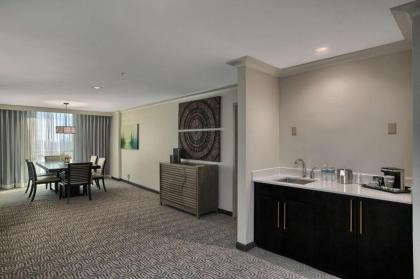 DoubleTree By Hilton Hotel At The Entrance To Universal - image 26