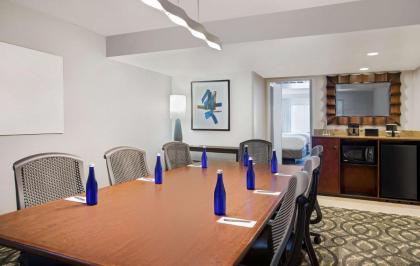 Embassy Suites by Hilton Orlando International Drive Convention Center - image 22
