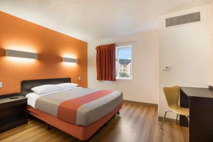 Motel 6 Orlando - International Drive - image 12