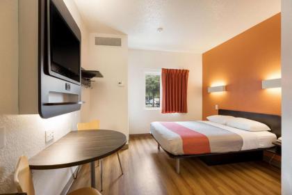 Motel 6 Orlando - International Drive - image 23