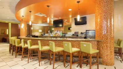 The Florida Hotel & Conference Center in the Florida Mall - image 28