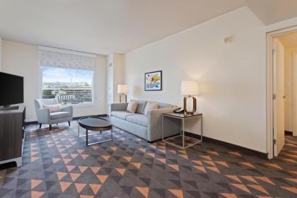 Holiday Inn & Suites Across From Universal Orlando - image 27