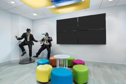 Holiday Inn Express & Suites - Nearest Universal Orlando - image 30