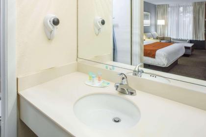 Days Inn & Suites by Wyndham Orlando Airport - image 23