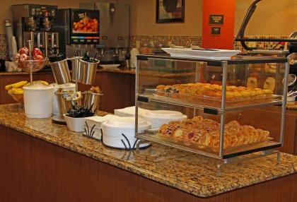 Best Western Plus Universal Inn - image 28