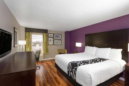 La Quinta Inn & Suites by Wyndham Orlando Universal Area - image 21