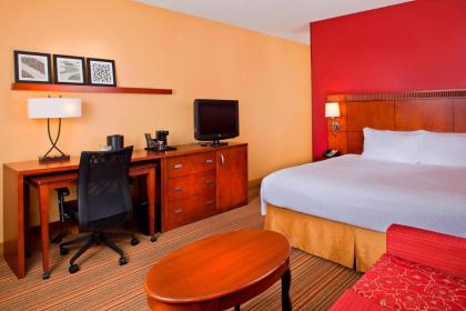 Courtyard by Marriott Orlando Airport - image 24