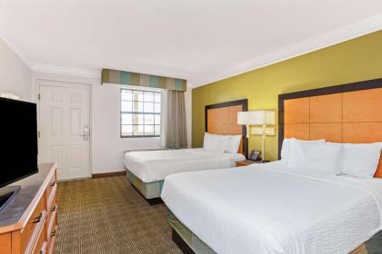 La Quinta Inn & Suites by Wyndham Orlando Airport West - image 14