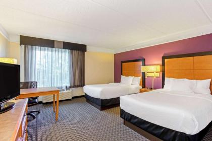 La Quinta Inn & Suites by Wyndham Orlando Convention Center - image 27