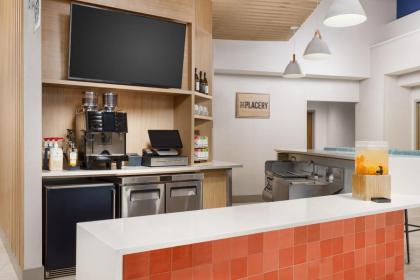 Hyatt Place across from Universal Orlando Resort - image 24