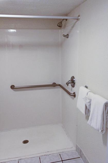 Super 8 by Wyndham Orlando International Drive - image 22