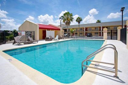 Super 8 by Wyndham Orlando International Drive - image 24