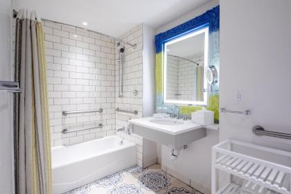 Loews Sapphire Falls Resort at Universal Orlando - image 22