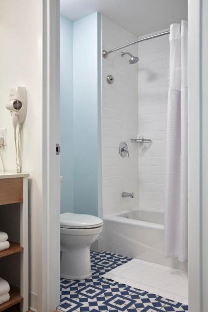 Universal's Endless Summer Resort - Surfside Inn and Suites - image 23