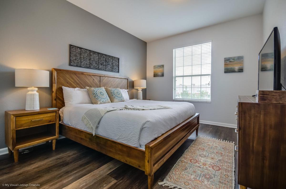 Santiago's Corner Condo - image 7