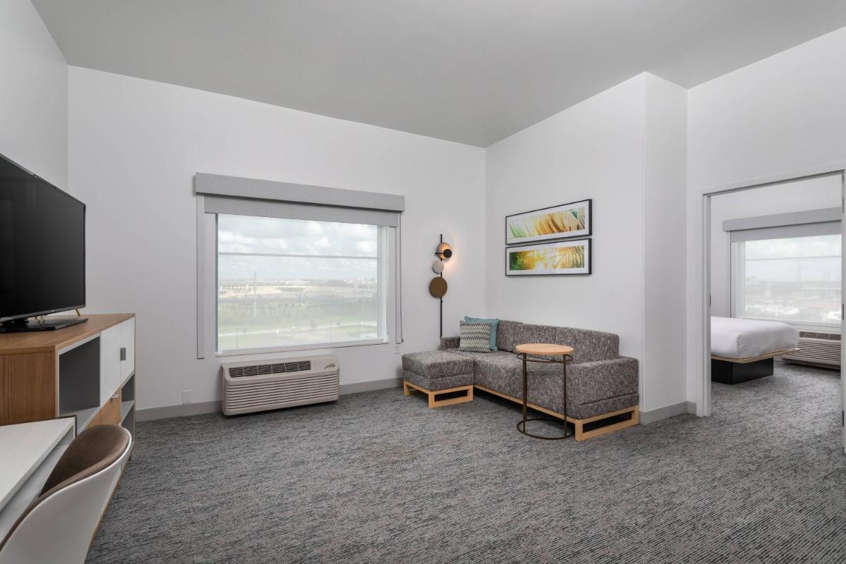 TownePlace Suites by Marriott Orlando Southwest Near Universal - image 4