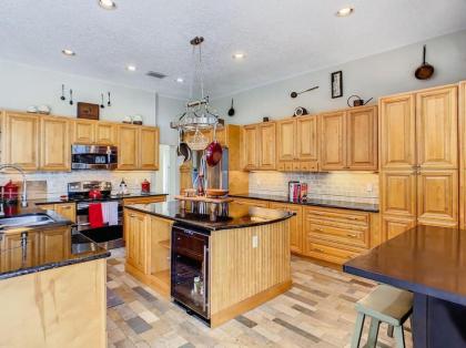 Pristine Lakeside 3BR Home w Private Pool - image 26