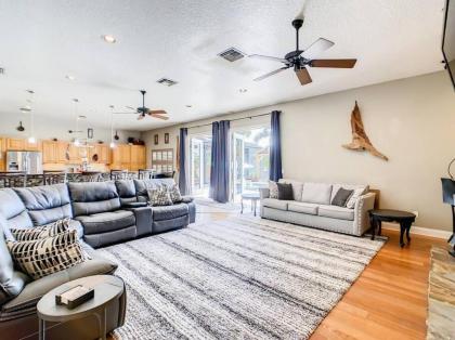 Pristine Lakeside 3BR Home w Private Pool - image 28