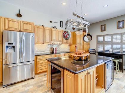 Pristine Lakeside 3BR Home w Private Pool - image 29