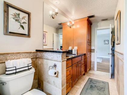 Pristine Lakeside 3BR Home w Private Pool - image 30